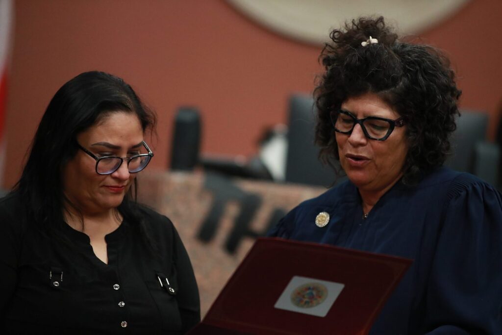El Paso mental health court graduates first participant